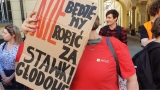 Protest opiekunów i opiekunek na sesji Rady Miasta Wrocławia (23.06.2022)