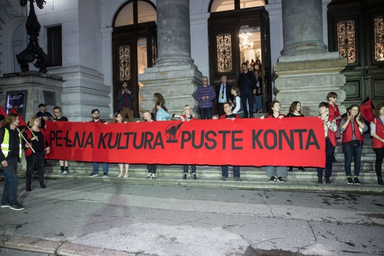 Akcja protestacyjna warszawskich komisji z branży kultury podczas Nocy Muze&oacute;w 2019