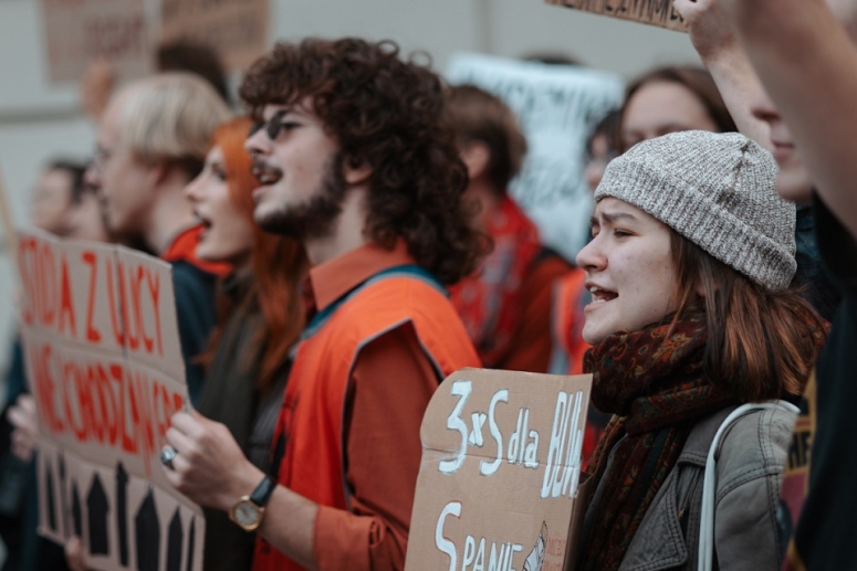 Studia nie tylko dla bogatych &mdash; działania studentek i student&oacute;w w Warszawie