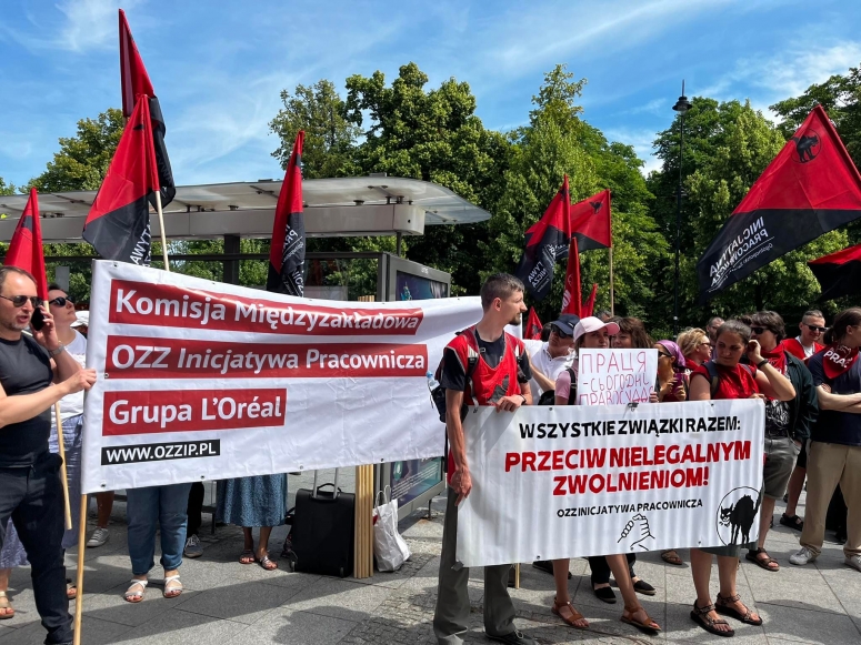 Delegacja komisji w grupie L'Oreal na demonstracji (Warszawa, 27.06.2022r.)