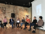 Panelistki i prelegenci seminarium - od prawej: A. Kozajda, J. Urbański, B. Zając, B. Wiltowska, M. Chustecka, M. Czachor, W. Parfianowicz, na ekranie uczestnicząca online M. Pynchuk.