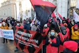 Pikieta przed bramą główną Uniwersytetu Warszawskiego (Warszawa 20.12.2021)